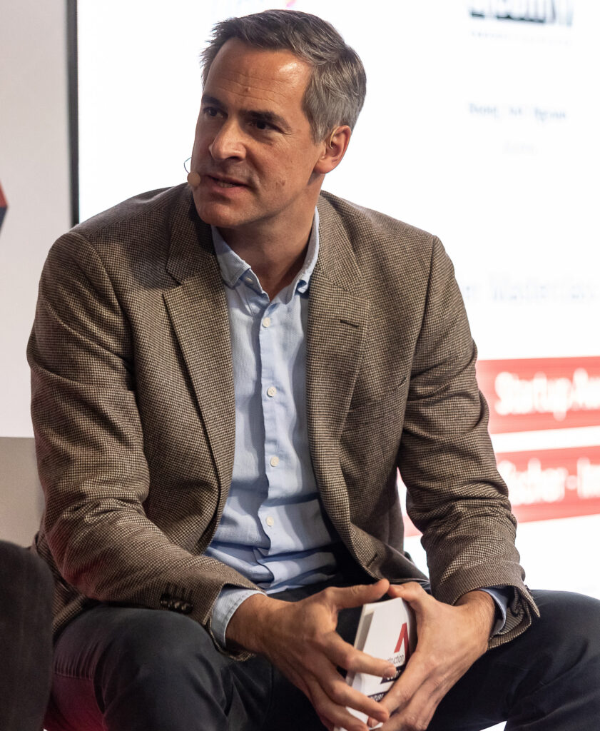 Nikolai Roth als Moderator auf dem PropTech Summit 2023 Nikolai Roth als Moderator auf dem PropTech Summit 2023